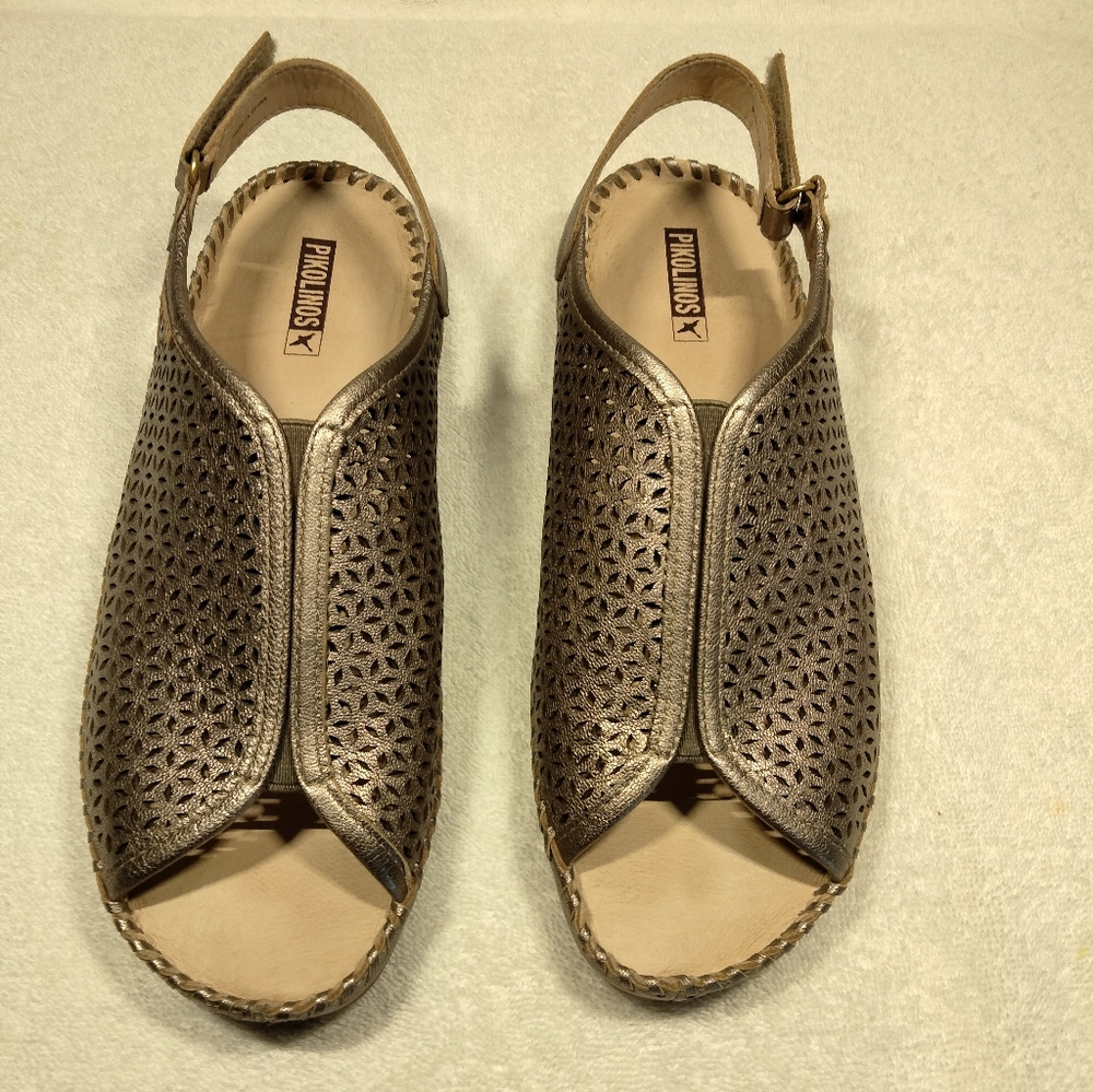 Pikolinos gold metallic leather sandals, size 41, barely worn.